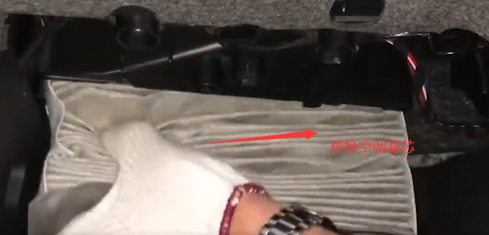 更換汽車空調(diào)濾芯